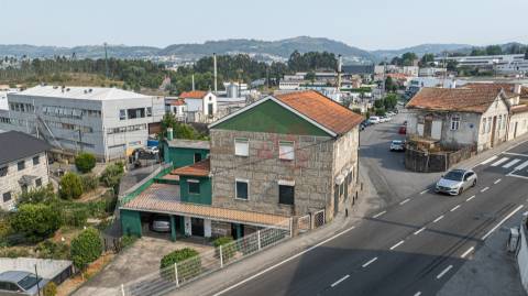 Moradia + terreno para construção em São João (Caldas de Vizela)