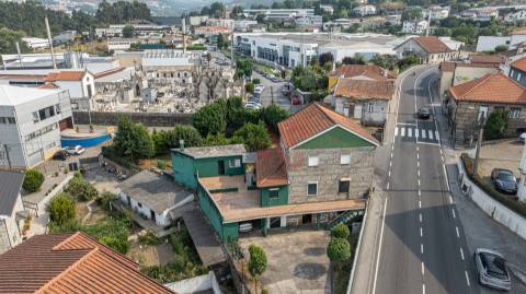 Moradia + terreno para construção em São João (Caldas de Vizela)