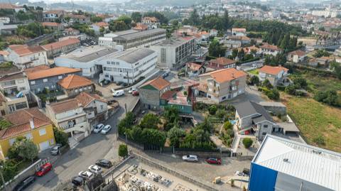 Moradia + terreno para construção em São João (Caldas de Vizela)