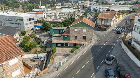 Moradia + terreno para construção em São João (Caldas de Vizela)