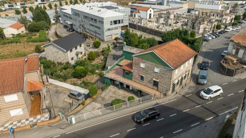 Moradia + terreno para construção em São João (Caldas de Vizela)