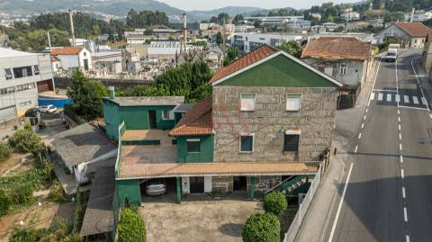 Moradia + terreno para construção em São João (Caldas de Vizela)