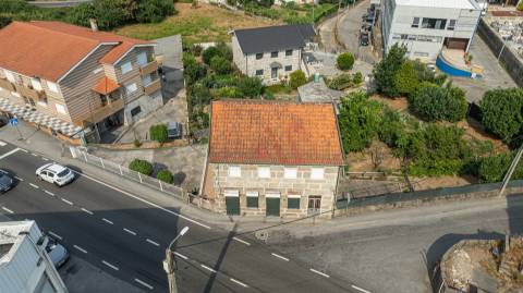 Moradia + terreno para construção em São João (Caldas de Vizela)