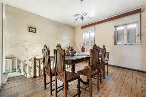 Moradia + terreno para construção em São João (Caldas de Vizela)