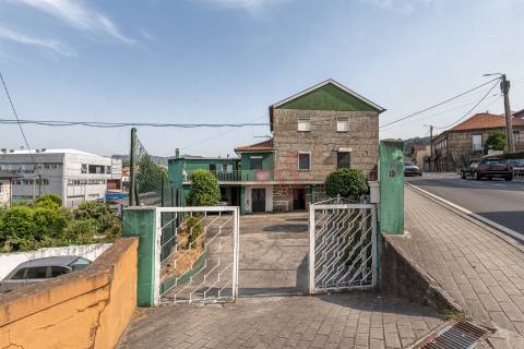 Moradia + terreno para construção em São João (Caldas de Vizela)