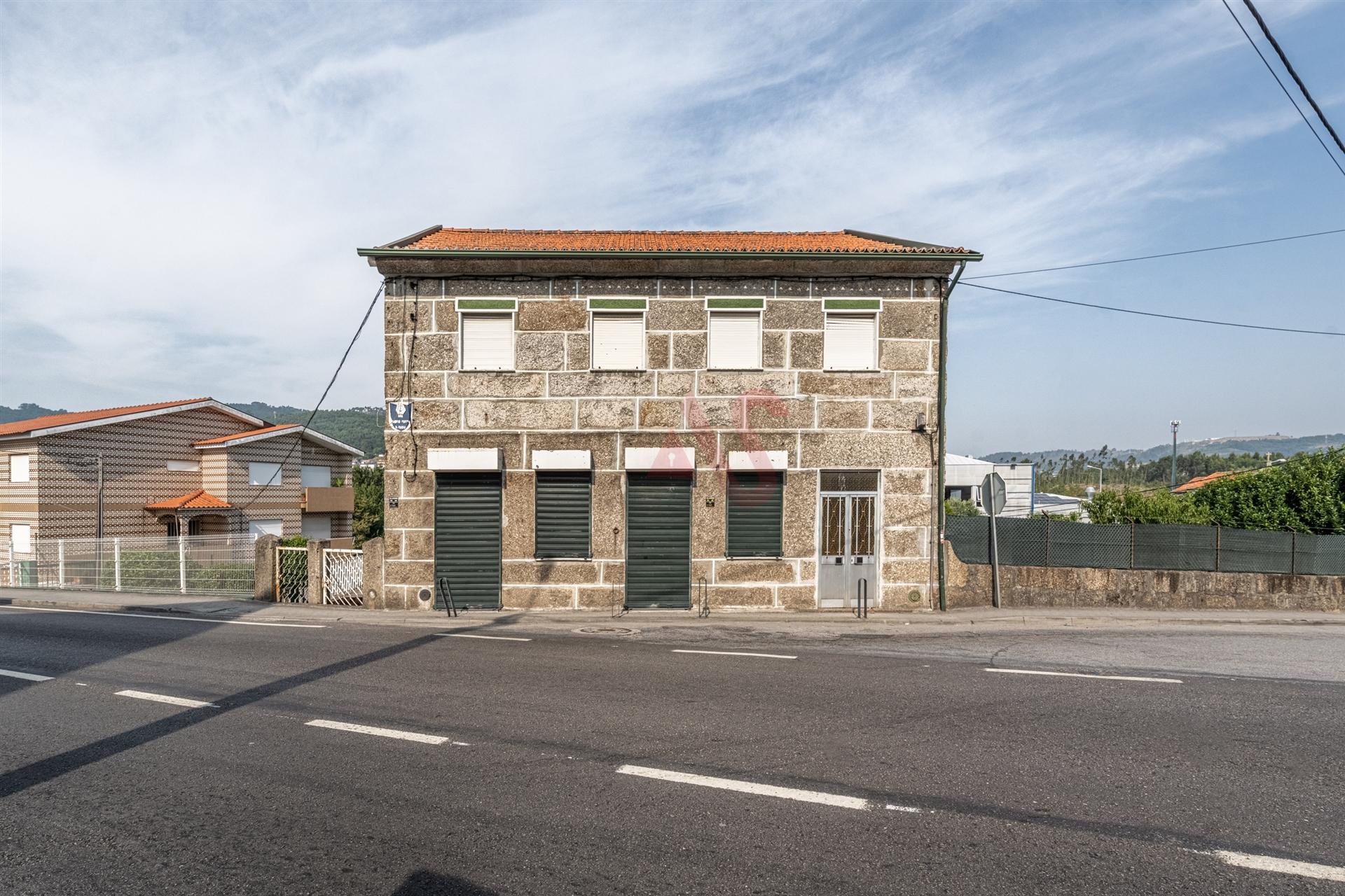 Moradia para Restauro em Caldas de Vizela com possibilidade de aumento da área de construção
