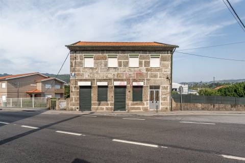 Moradia + terreno para construção em São João (Caldas de Vizela)