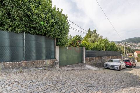 Moradia + terreno para construção em São João (Caldas de Vizela)