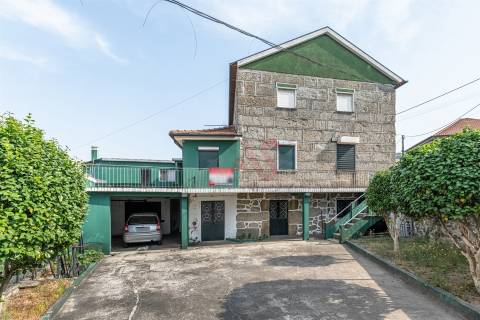 Moradia + terreno para construção em São João (Caldas de Vizela)