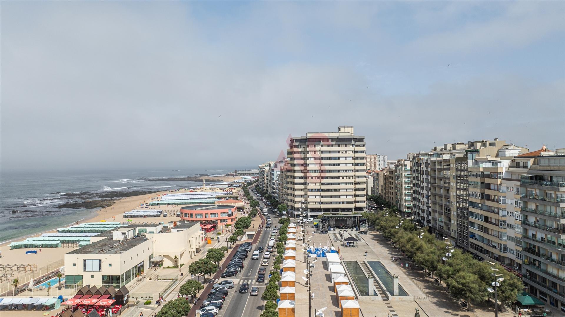 Apartamento T2+1 com Vista Mar – 1.ª Linha &#124; Póvoa de Varzim