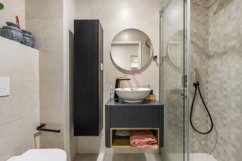 Apartamento T2+1 Totalmente Renovado com Vista para o Castelo – Urgezes, Guimarães