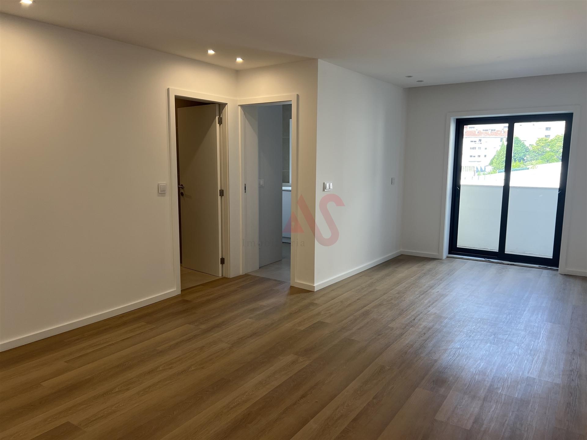 Apartamento T3 Renovado para Arrendamento – Centro de Guimarães