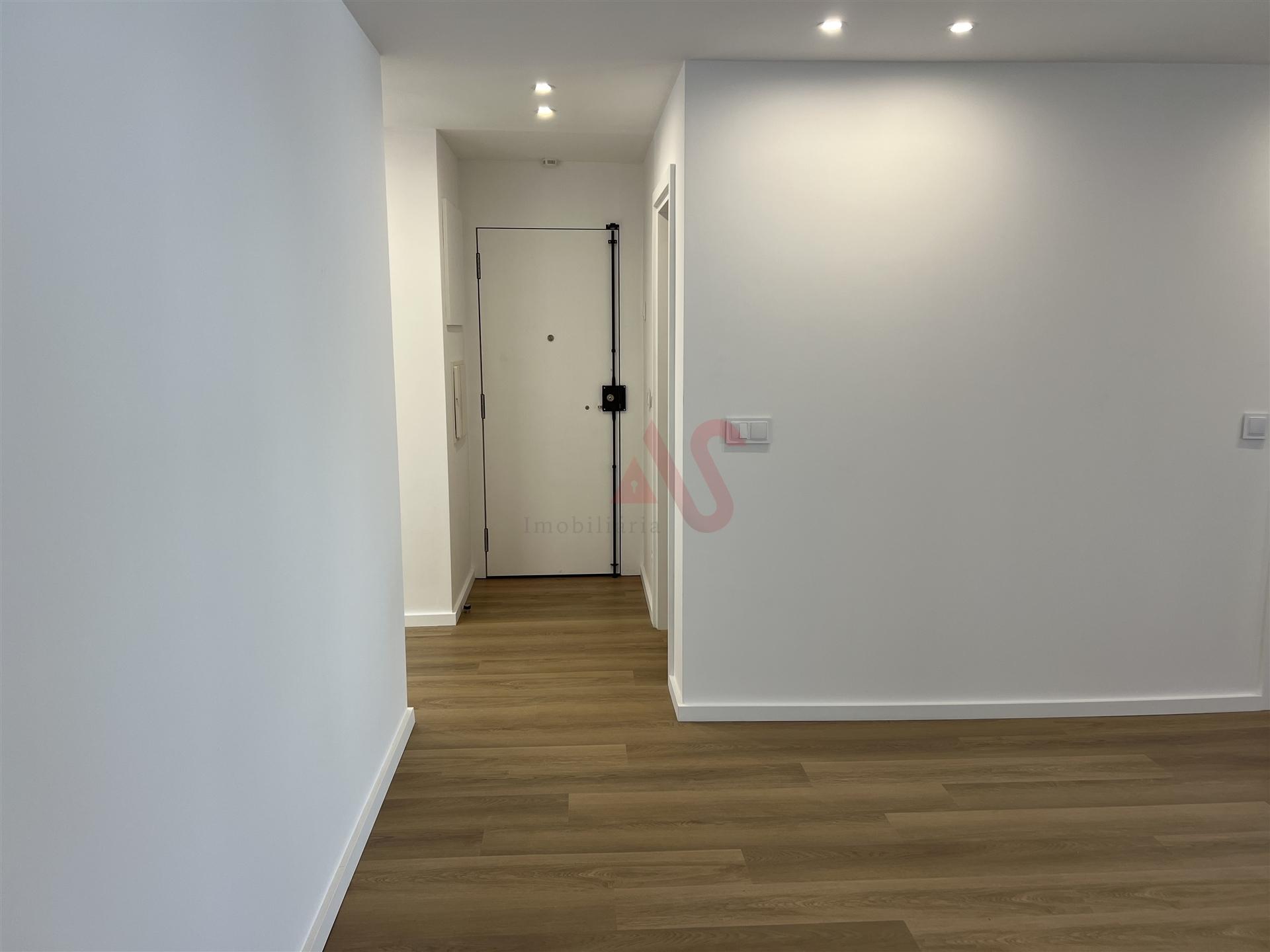 Apartamento T3 Renovado para Arrendamento – Centro de Guimarães