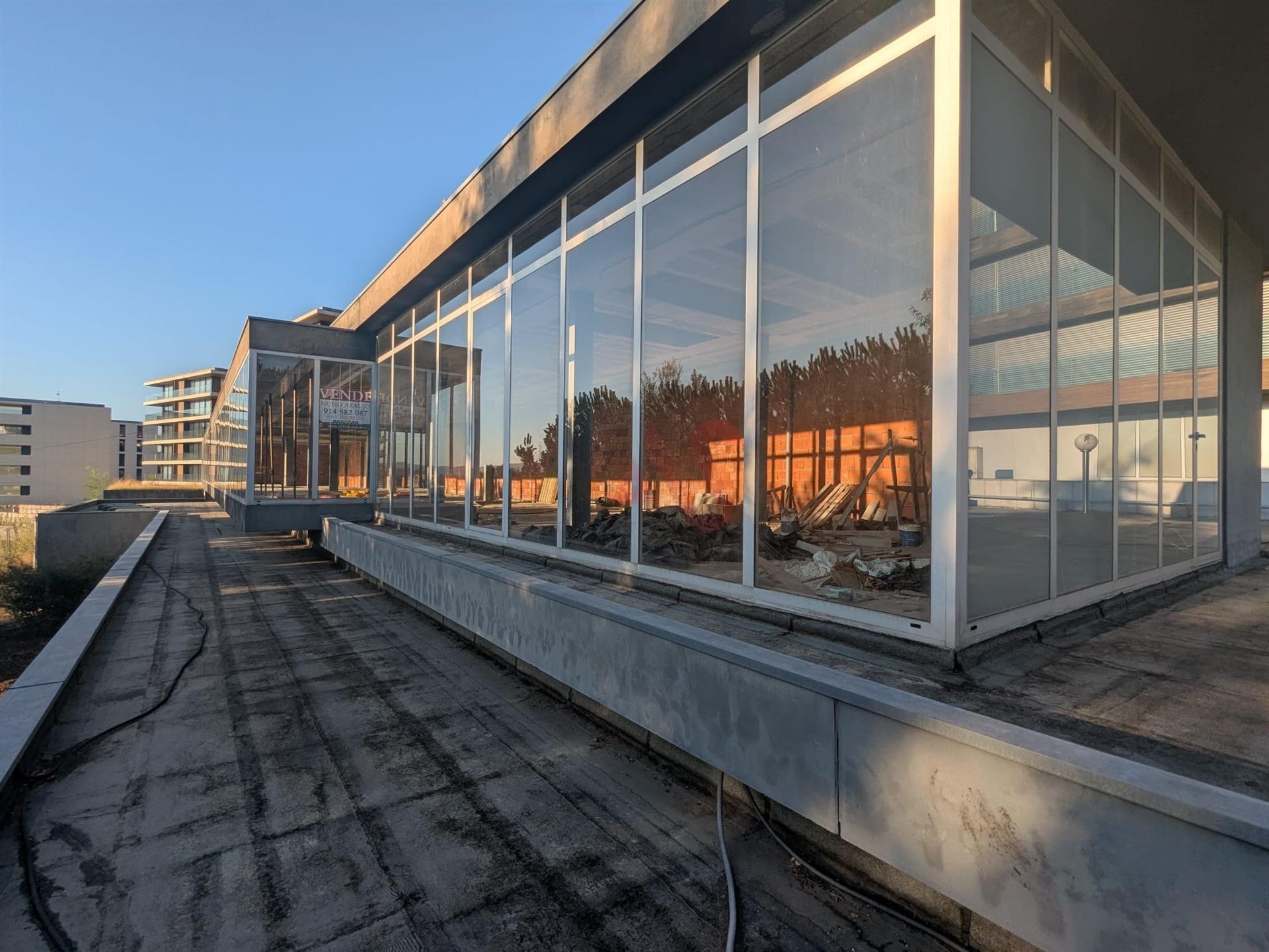 ESPAÇO COMERCIAL COM 1612.14 M2 EM URGEZES - GUIMARÃES