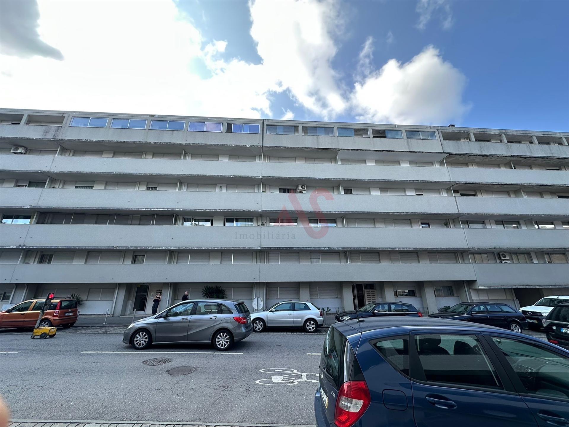 Apartamento T2 +1 para arrendamento na Costa, Guimarães