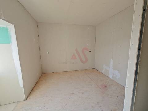 Moradia Bifamiliar T2 + T1 Totalmente Renovada – Tagilde, Vizela