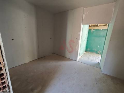 Moradia Bifamiliar T2 + T1 Totalmente Renovada – Tagilde, Vizela