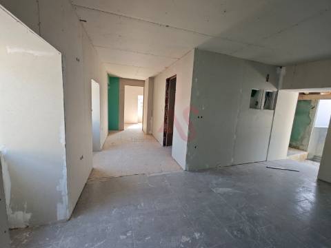 Moradia Bifamiliar T2 + T1 Totalmente Renovada – Tagilde, Vizela