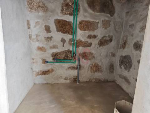 Moradia Bifamiliar T2 + T1 Totalmente Renovada – Tagilde, Vizela