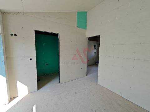 Moradia Bifamiliar T2 + T1 Totalmente Renovada – Tagilde, Vizela