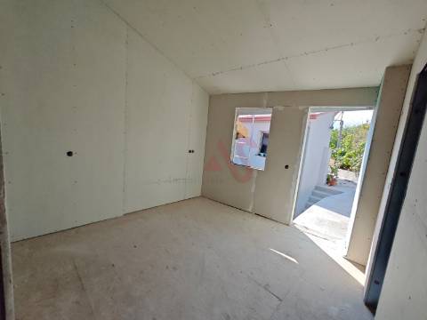 Moradia Bifamiliar T2 + T1 Totalmente Renovada – Tagilde, Vizela