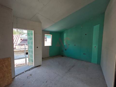 Moradia Bifamiliar T2 + T1 Totalmente Renovada – Tagilde, Vizela