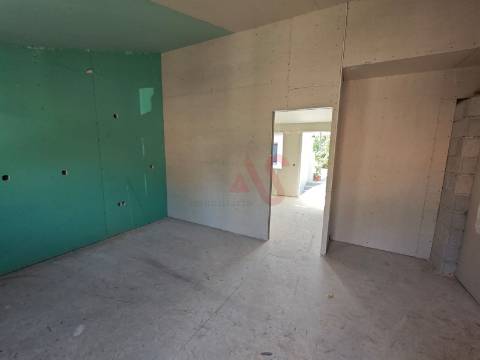 Moradia Bifamiliar T2 + T1 Totalmente Renovada – Tagilde, Vizela