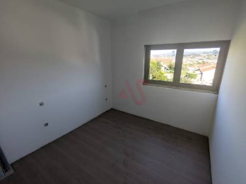 Apartamento T2 recuado novo em Fafe