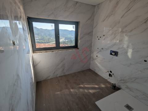Apartamento T2 recuado novo em Fafe