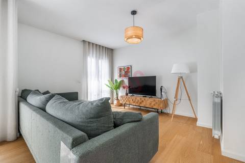 Apartamento T2 para arrendamento, mobilado e equipado, inserido no Salgueiral Residences