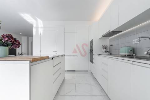Apartamento T2 para arrendamento, mobilado e equipado, inserido no Salgueiral Residences