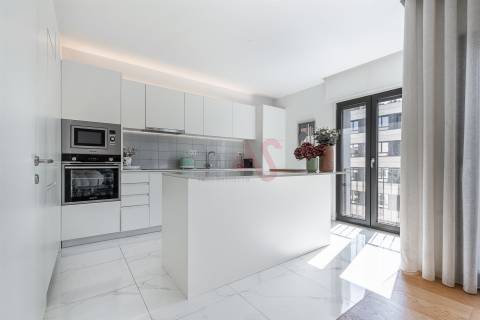 Apartamento T2 para arrendamento, mobilado e equipado, inserido no Salgueiral Residences