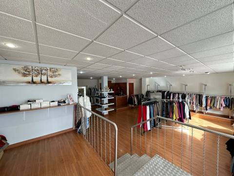 Loja Comercial com 118 m² | Excelente Montra | Zona Central de Nespereira, Guimarães