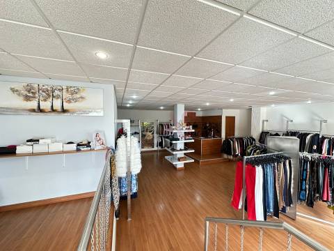 Loja Comercial com 118 m² | Excelente Montra | Zona Central de Nespereira, Guimarães