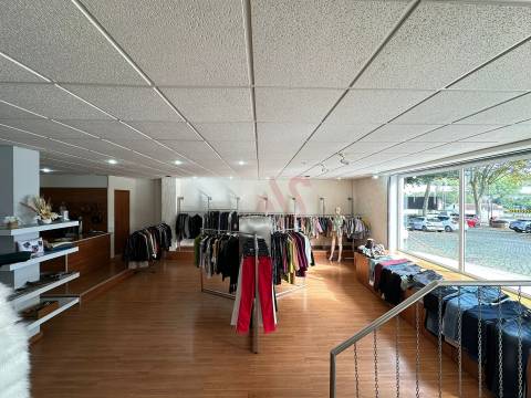 Loja Comercial com 118 m² | Excelente Montra | Zona Central de Nespereira, Guimarães
