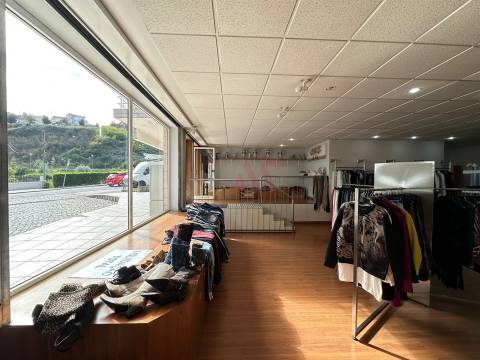 Loja Comercial com 118 m² | Excelente Montra | Zona Central de Nespereira, Guimarães