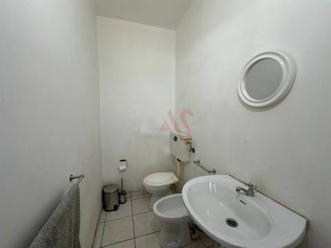 Loja Comercial com 118 m² | Excelente Montra | Zona Central de Nespereira, Guimarães