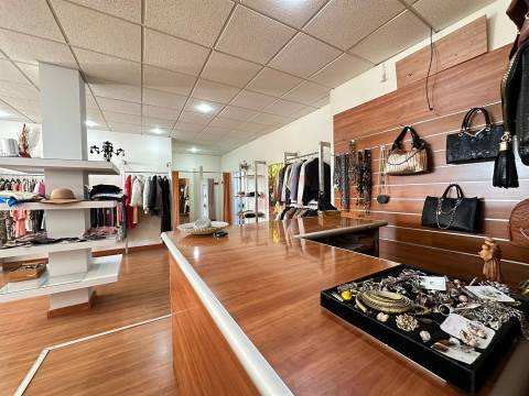 Loja Comercial com 118 m² | Excelente Montra | Zona Central de Nespereira, Guimarães