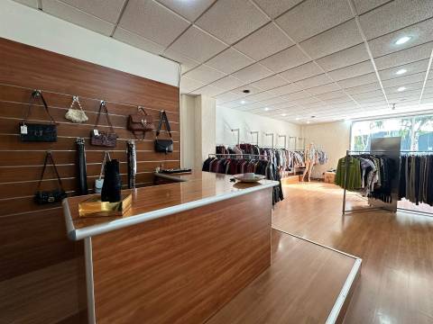 Loja Comercial com 118 m² | Excelente Montra | Zona Central de Nespereira, Guimarães