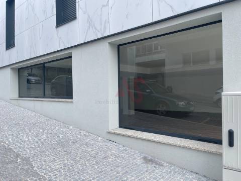 Loja nova com 159,05 m2 no centro de Lousada