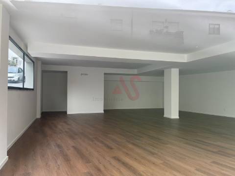 Loja nova com 159,05 m2 no centro de Lousada
