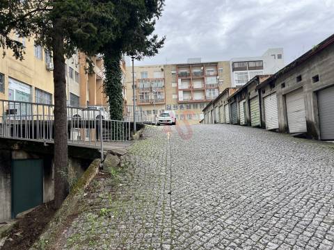 Armazém com 212 m2 em Vizela