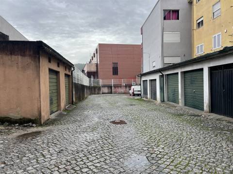 Armazém com 212 m2 em Vizela