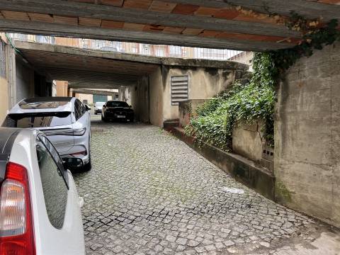 Armazém com 212 m2 em Vizela