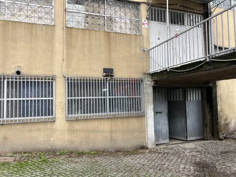 Armazém com 212 m2 em Vizela