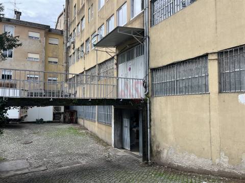 Armazém com 212 m2 em Vizela