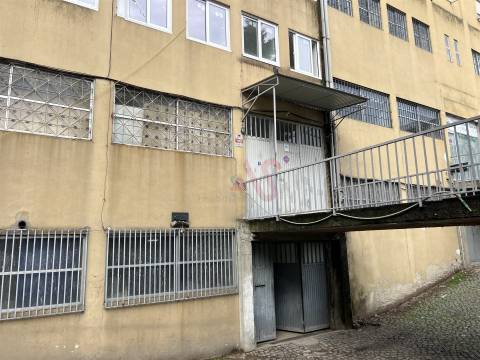 Armazém com 212 m2 em Vizela