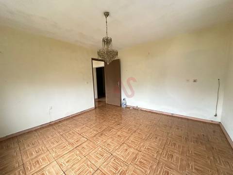 Moradia Bifamiliar para Recuperar em Abação – Guimarães