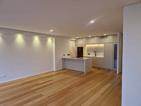 Apartamento T2 no rés-do-chão em Creixomil, Guimarães
