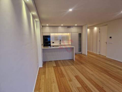 Apartamento T2 no rés-do-chão em Creixomil, Guimarães